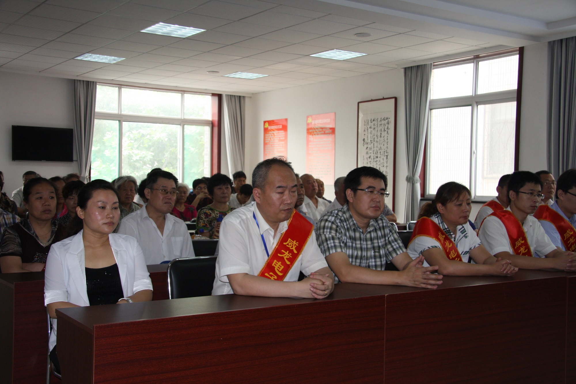 熱烈祝賀“中國共產(chǎn)黨濰坊威龍電子商務(wù)科技有限公司支部委員會”揭牌