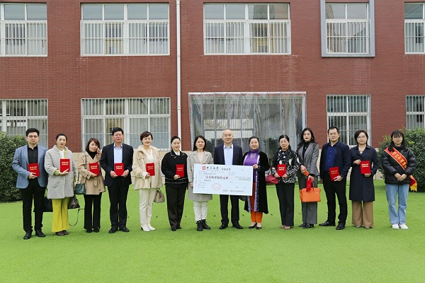 【綠地茵茵，情暖校園】威龍公司參與濰城實(shí)驗(yàn)小學(xué)捐款活動(dòng)