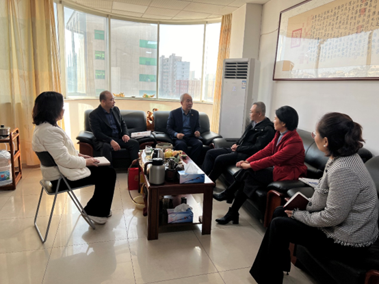 奎文區(qū)工信局王營勃局長率隊蒞臨威龍電子商務科技有限公司考察交流